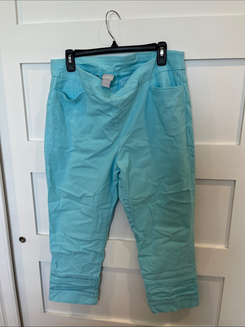 Chico Aqua Cropped Capri Pants